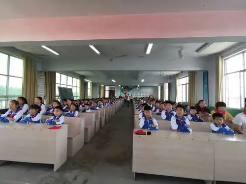 枣庄薛城沙沟镇中心小学一年级首批新队员入队仪式