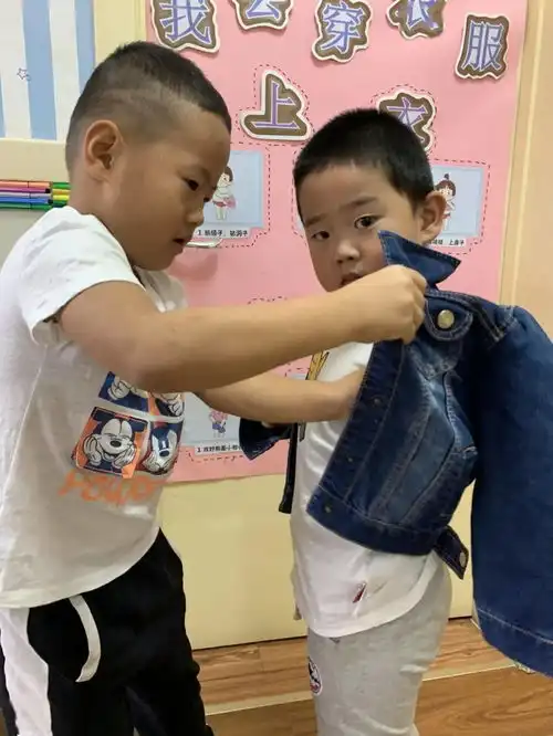 大手拉小手礼仪润我心流芳幼儿园开展礼仪主题教育活动
