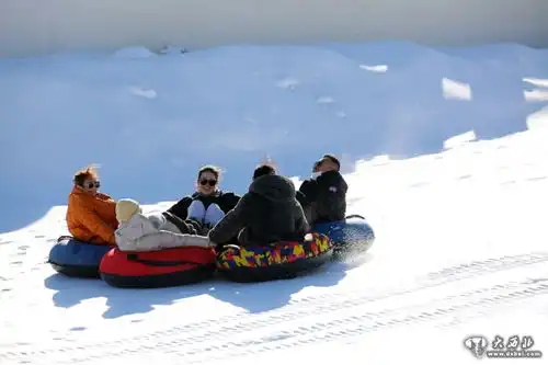 甘肃山丹元旦假期畅享冰雪乐趣