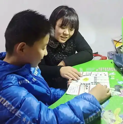 清照少先队大手拉小手,交通礼仪伴我行济南市章丘区清照小学二5鹧鸪天中队活动