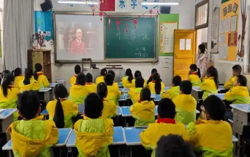 小神兽纷纷回笼,开学第一课点亮了爱国心