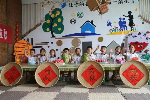 啃秋晒秋称体重,看多彩民俗迎立秋