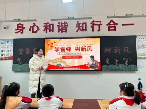 南阳市第十五小学校弘扬雷锋精神争做红色少年