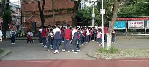 南航附校母亲节英文手抄报活动