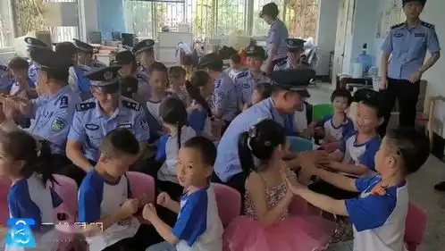 大手牵小手跟党一起走昆明边检民警开展六一慰问活动