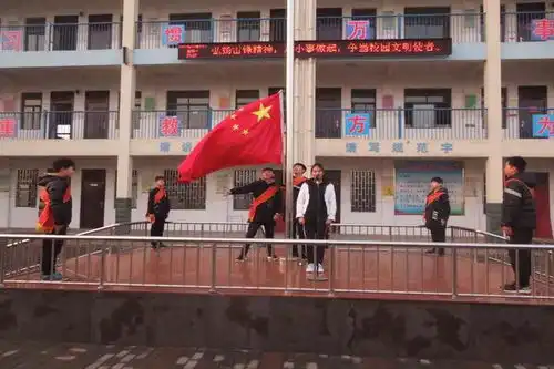 弘扬雷锋精神,从小事做起,争当校园文明使者