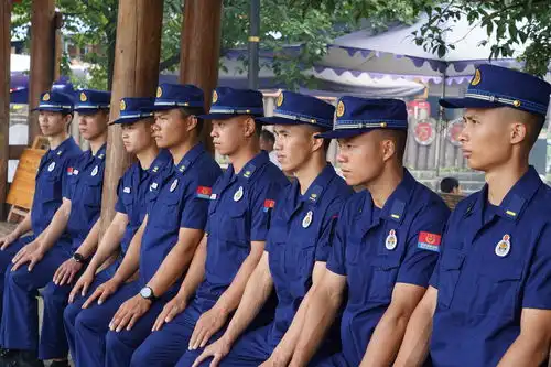从江县消防救援大队风雨长廊上的党史课聆听身边先进事迹吸取榜样力量更好履职尽责