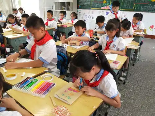 长塘里小学开学第一课敬书