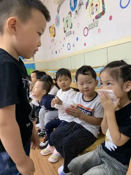 大手拉小手礼仪润我心流芳幼儿园开展礼仪主题教育活动
