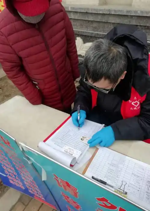 榜样雷锋彰显平凡中的光辉白塔街道志愿者战疫事迹