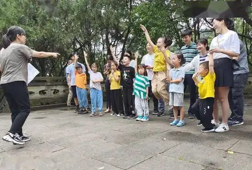 大手牵小手童心跟党走