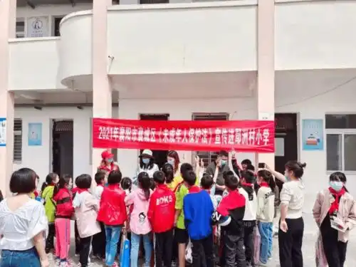 襄城区司法局开展大手拉小手,送法进校园活动