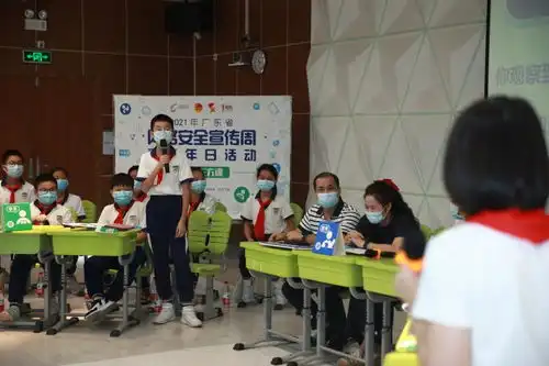 如何引导青少年安全上网这堂护苗三方课来支招