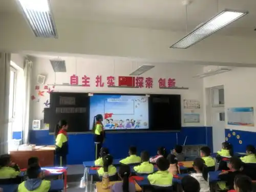 争做新时代好队员富强路小学分批入队工作