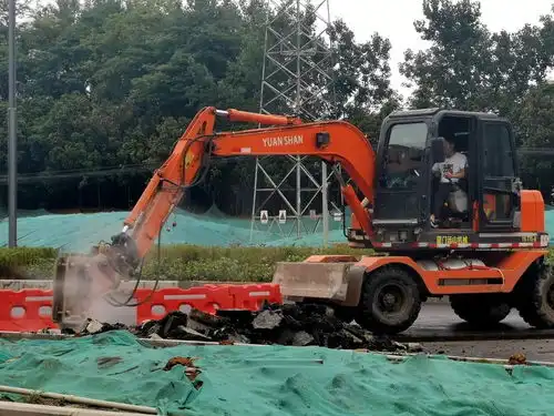 确定了6月30日,成龙简快速路龙泉段全线通车红绿灯还少6个