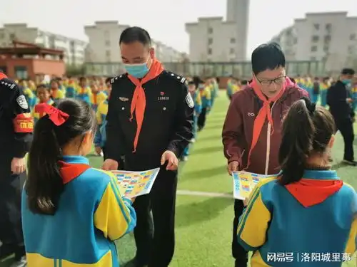 洛阳涧西警方反诈宣传出棋招小手拉大手,反诈一起走