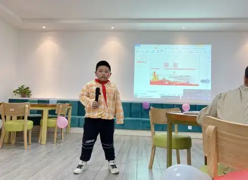 学校工会组织举办大手牵小手一起跟党走亲子阅读活动
